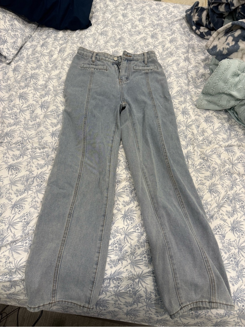 Women’s Light Gray High-Rise Flared Jeans with red Star butt pockets